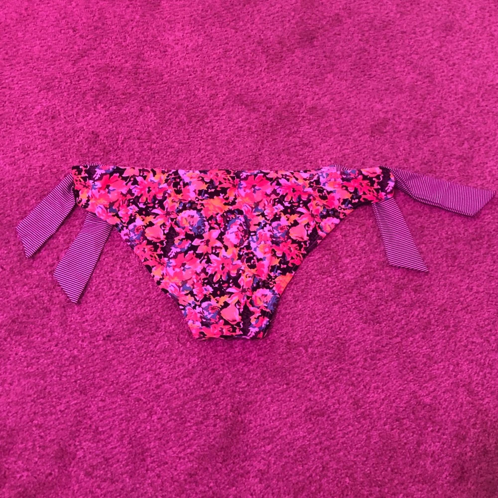 Roxy Floral Bikini Bottoms size L